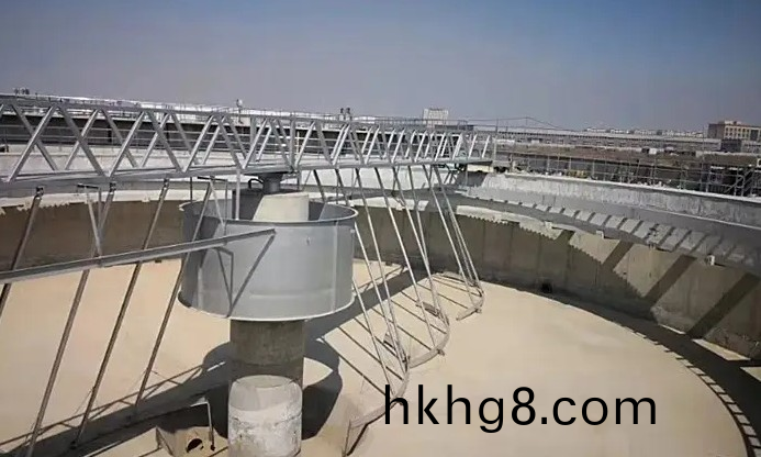 ZQXN型(xing)週邊傳動全橋虹吸式吸泥(ni)機