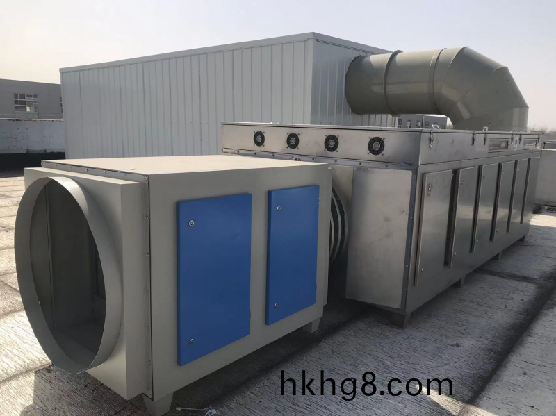 光氧活性(xing)炭(tan)一(yi)體機