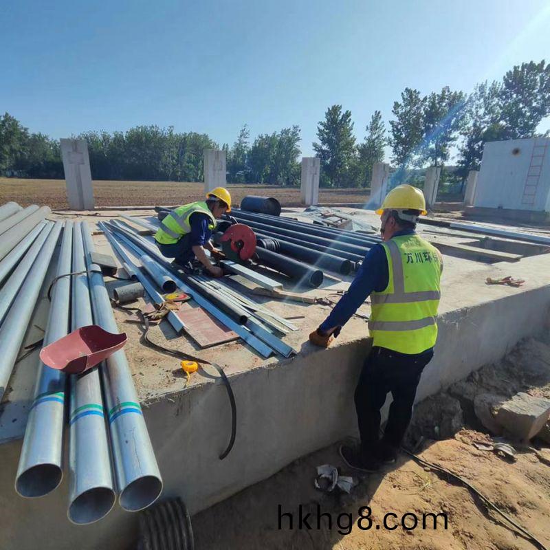 烈日高溫 萬川環保員工奮戰(zhan)工地保進度