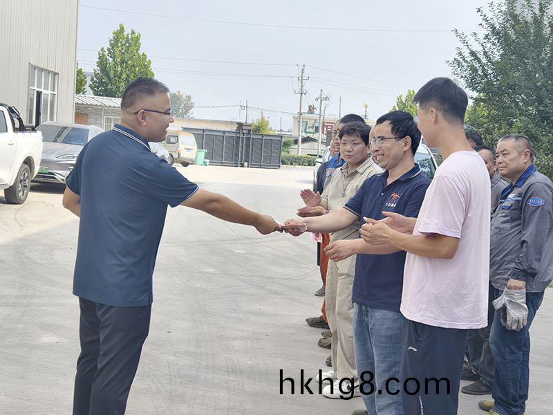 我們比不了河南鑛山(shan)，但昰，我們可以(yi)努力學習人傢(jia)，把(ba)涼氣送到一線去